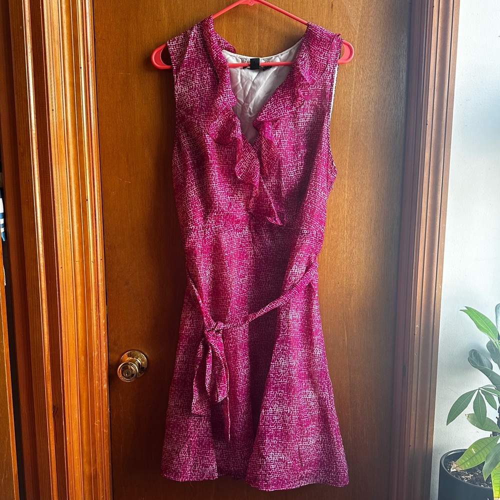 DKNY NWT sleeveless dress with ruffle collars. Removable waist tie